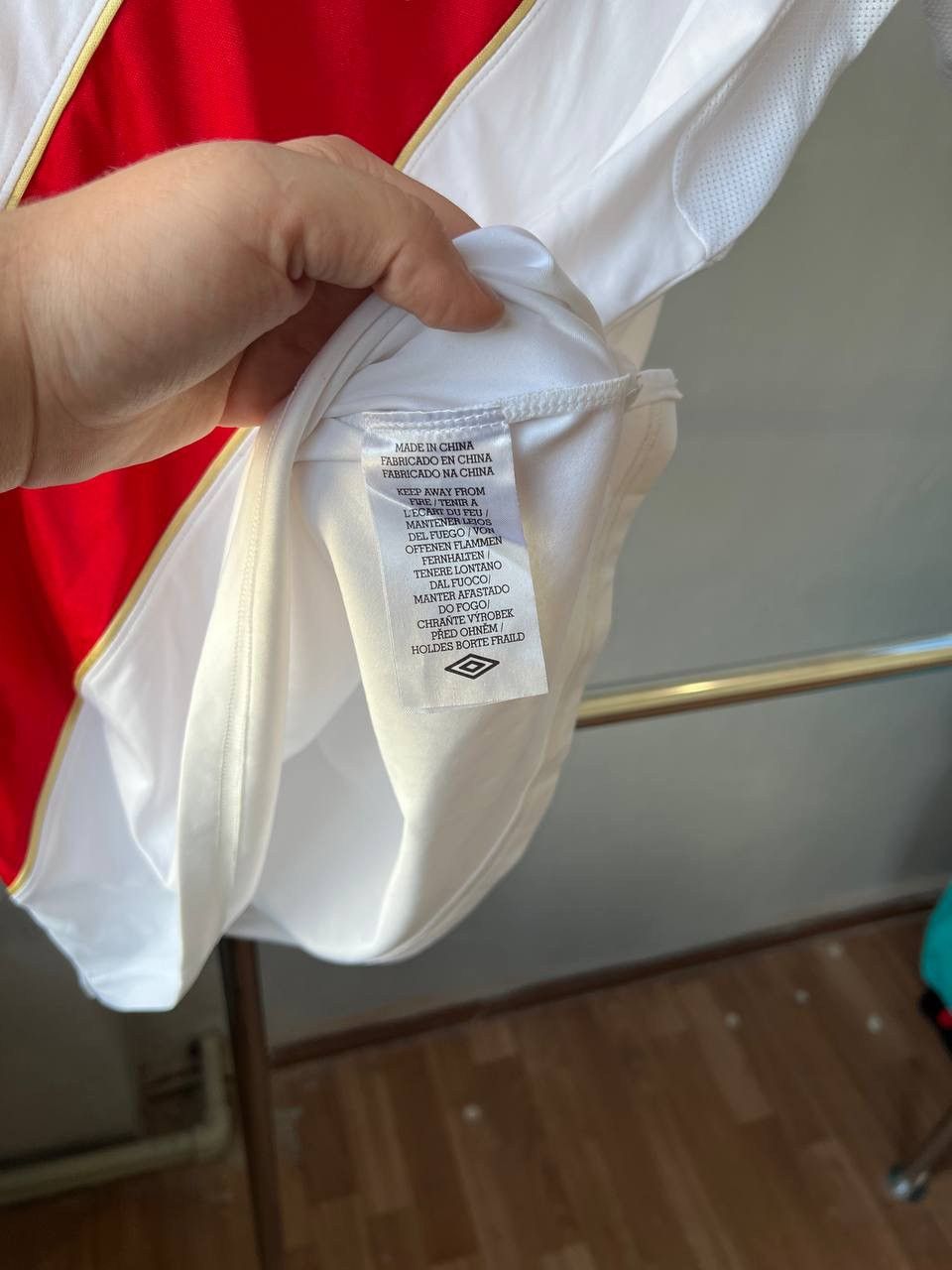 Umbro 2018 PERU NATIONAL TEAM HOME SOCCER JERSEY FOOTBALL SHIRT M Size US M / EU 48-50 / 2 - 7 Thumbnail