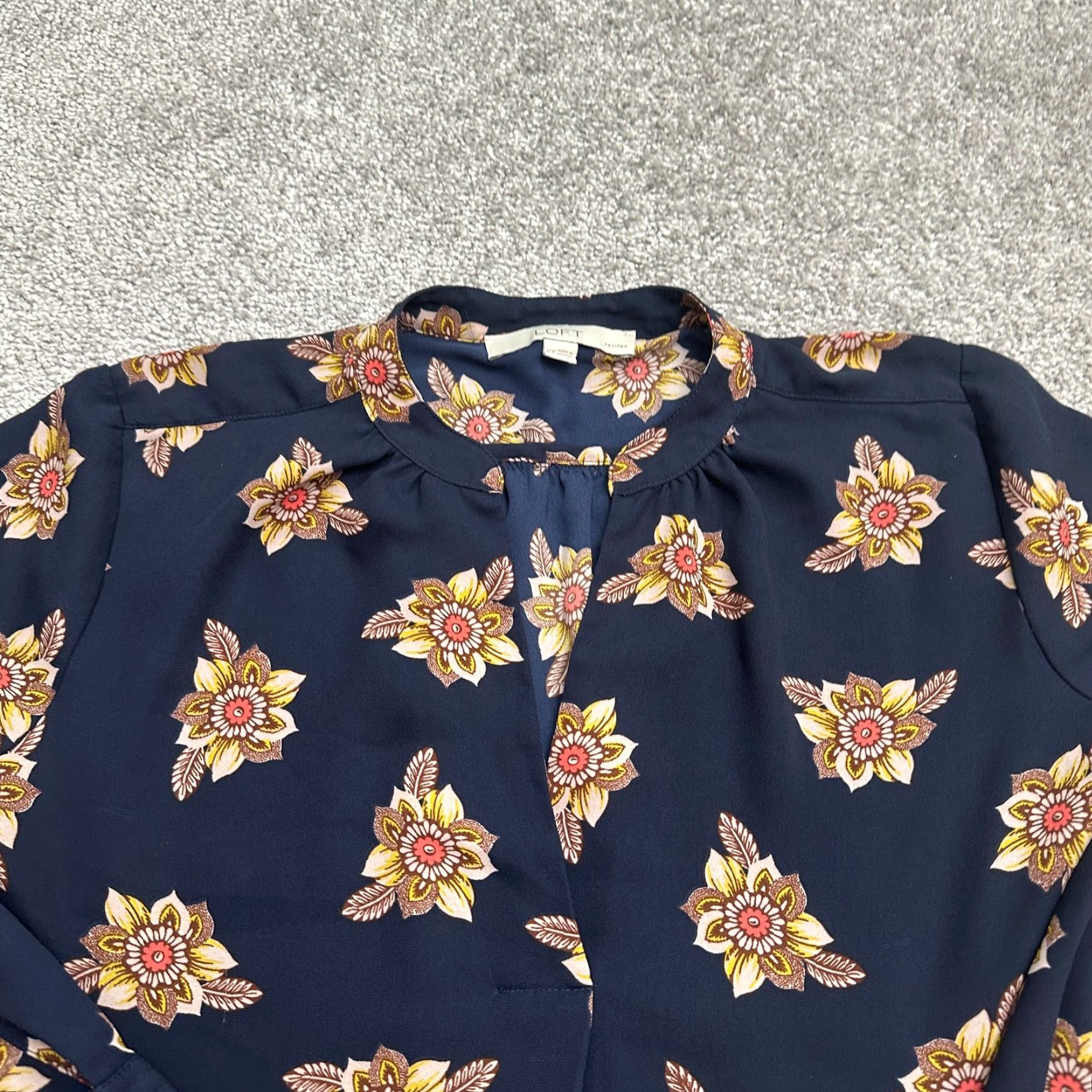 Loft Ann Taylor Loft Petites Tunic Blouse Womens XSP Blue Floral V-Neck Long Sleeve Size XS / US 0-2 / IT 36-38 - 4 Thumbnail