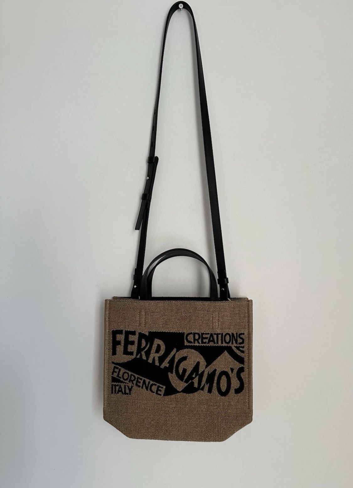 Salvatore Ferragamo Tote Bag Medium! in Gold, Women's