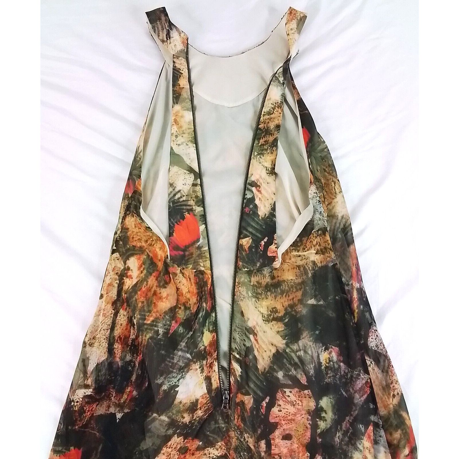 Alice + Olivia Alice + Olivia Dress Women's S Shona Jungle Print Maxi Dress Size S / US 4 / IT 40 - 7 Thumbnail