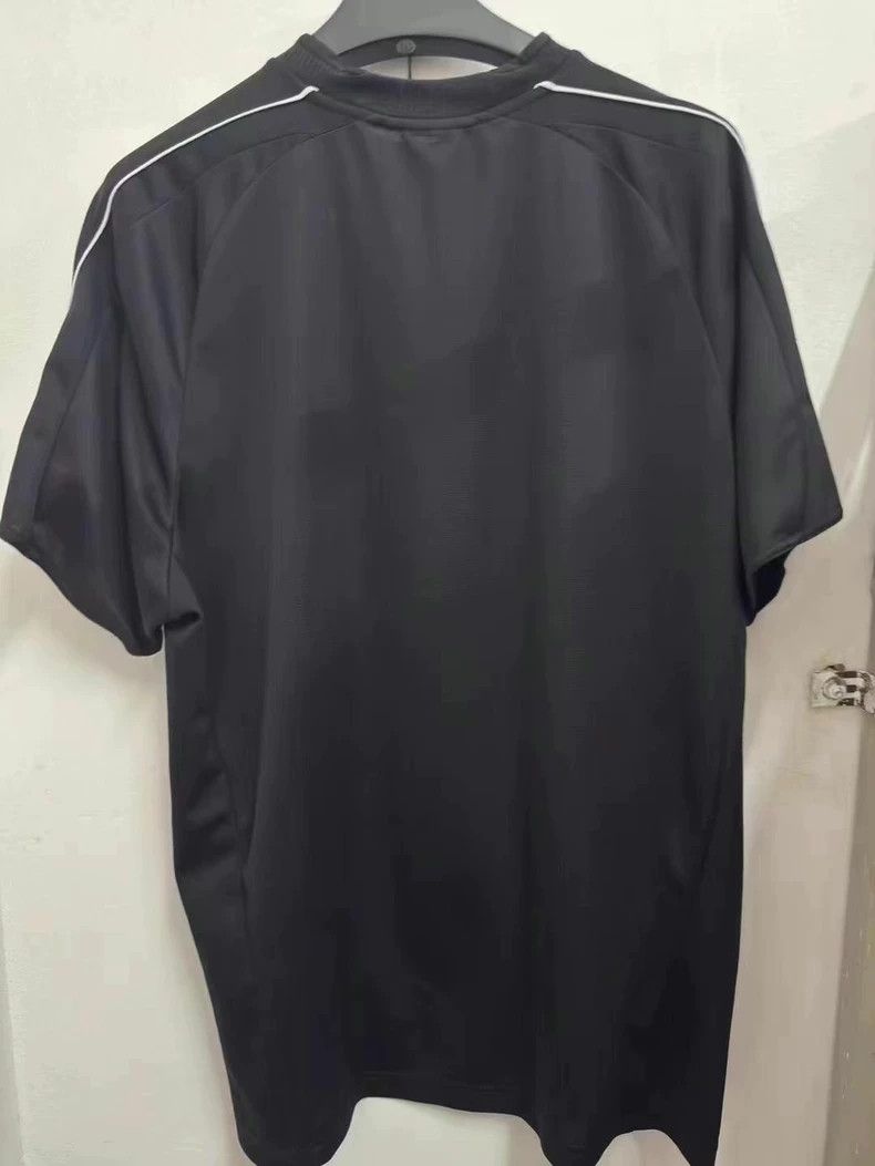 Balenciaga Balenciaga Colorful Lion Manchester United Football Logo S Size US M / EU 48-50 / 2 - 2 Thumbnail
