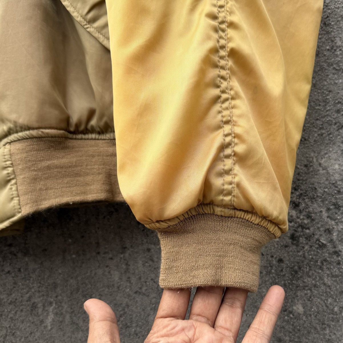 Vintage Vintage Sun Faded Ma-1 Bomber Jacket By Reliable Size US M / EU 48-50 / 2 - 14 Thumbnail