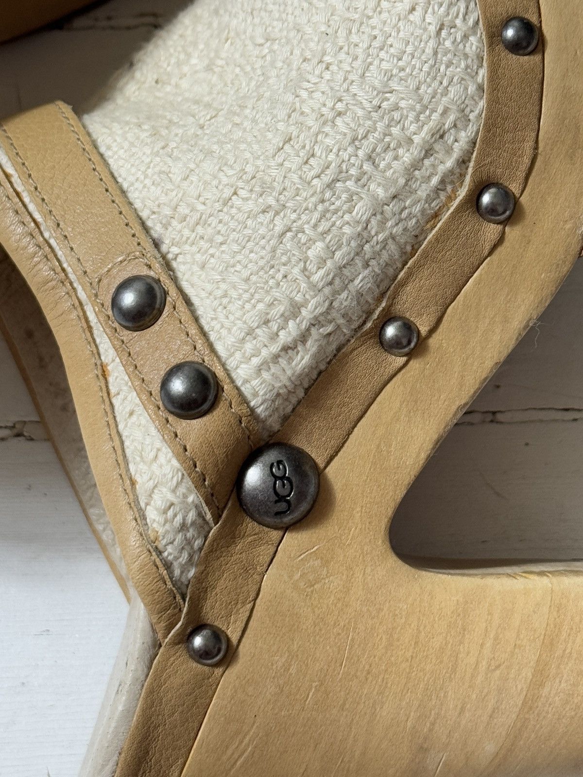 Ugg VINTAGE UGG TAN AND CREAM 2000s MULES CLOGS Size US 9 / IT 39 - 9 Thumbnail