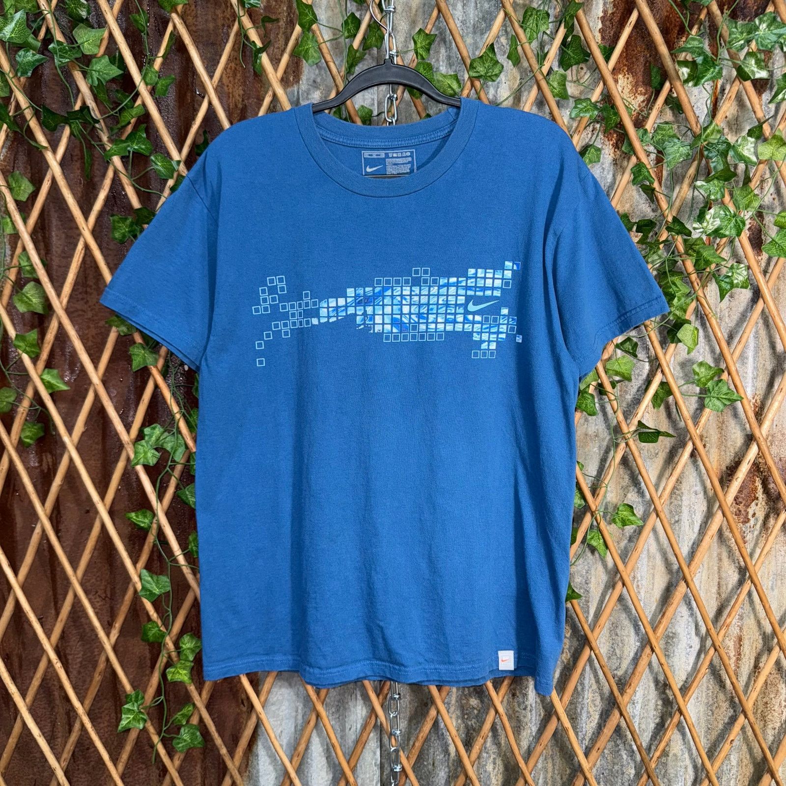 Nike Vintage Y2K rare futurism Nike 00s abstract checker t-shirt Size US M / EU 48-50 / 2 - 1 Thumbnail