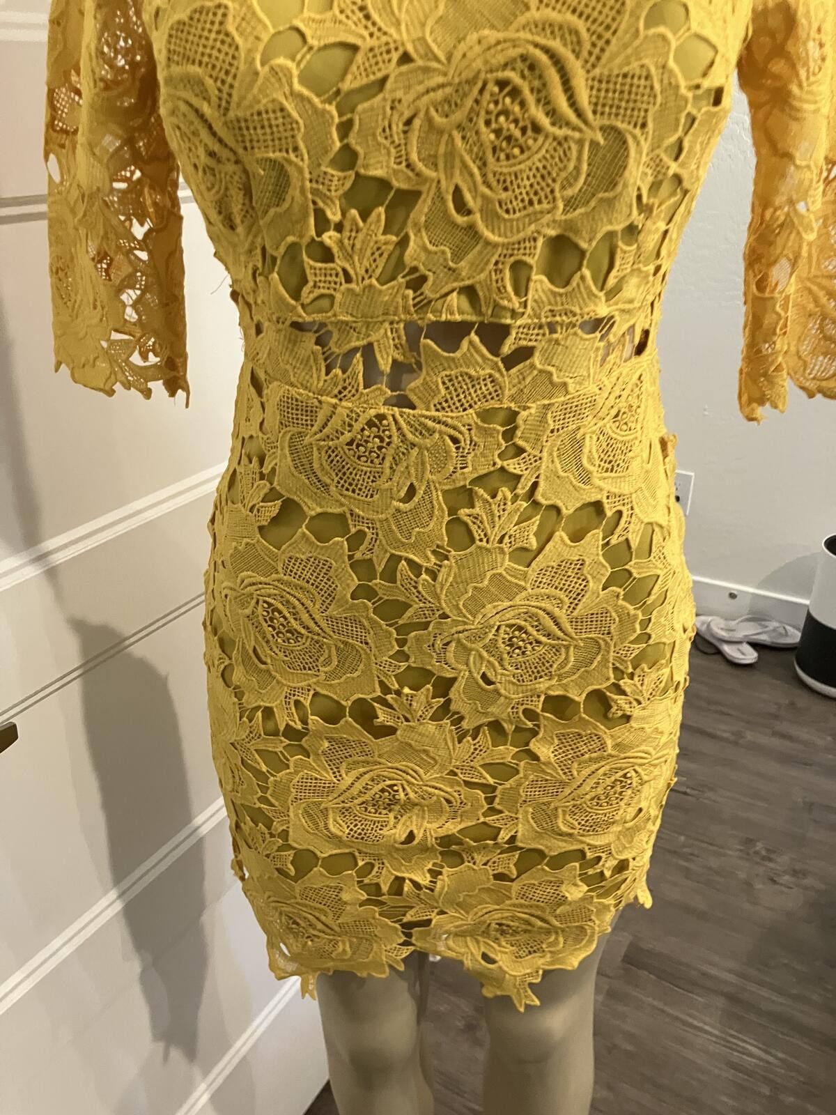 Lulus Boutique Lulus Mustard Yellow Lace Floral Dress Size Small Size S / US 4 / IT 40 - 10 Thumbnail