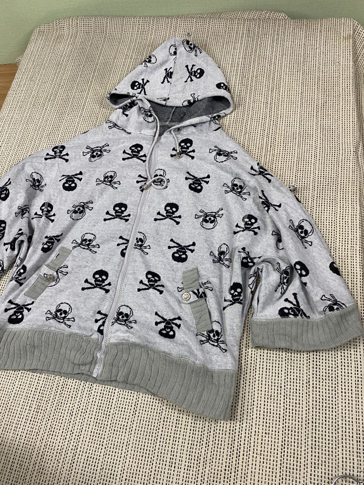Japanese Brand Grey Skull Print Short Sleeve Hoodie very rare Size US M / EU 48-50 / 2 - 2 Thumbnail