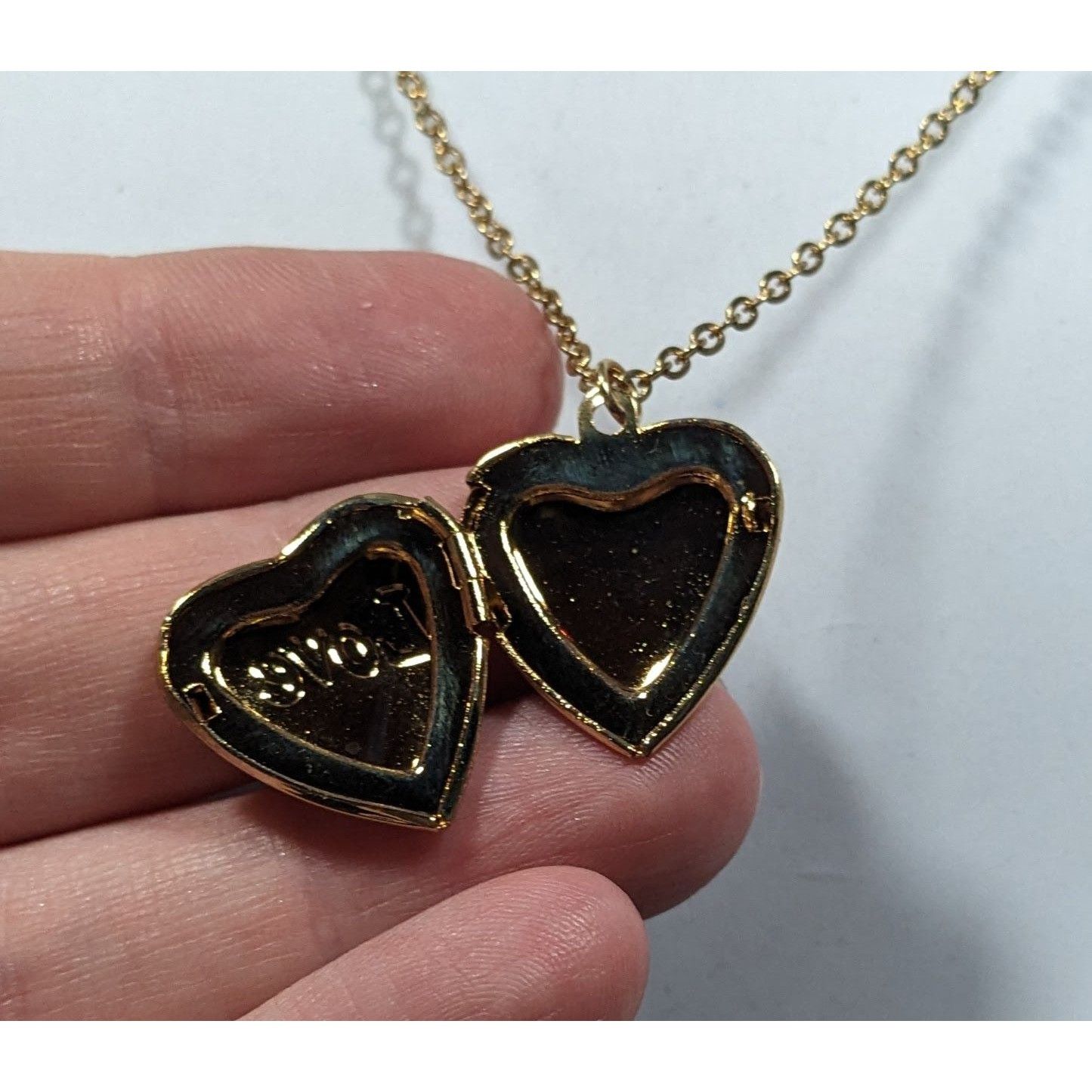Other Romantic Embossed Love Heart Locket Pendant Necklace Size ONE SIZE - 8 Thumbnail