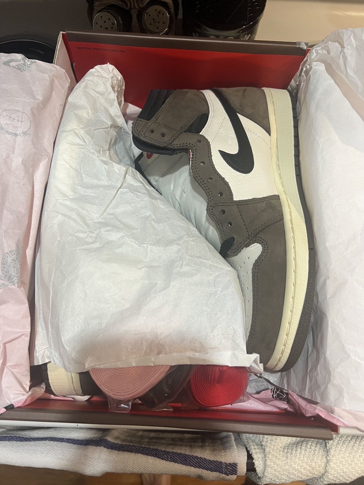 Nike Jordan 1 high travis scott mocha Size US 10.5 / EU 43-44 - 6 Thumbnail