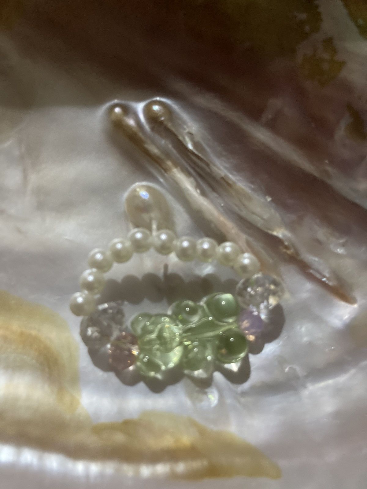 Other Green gummy bear and faux pearl beaded ring Size ONE SIZE - 1 Thumbnail