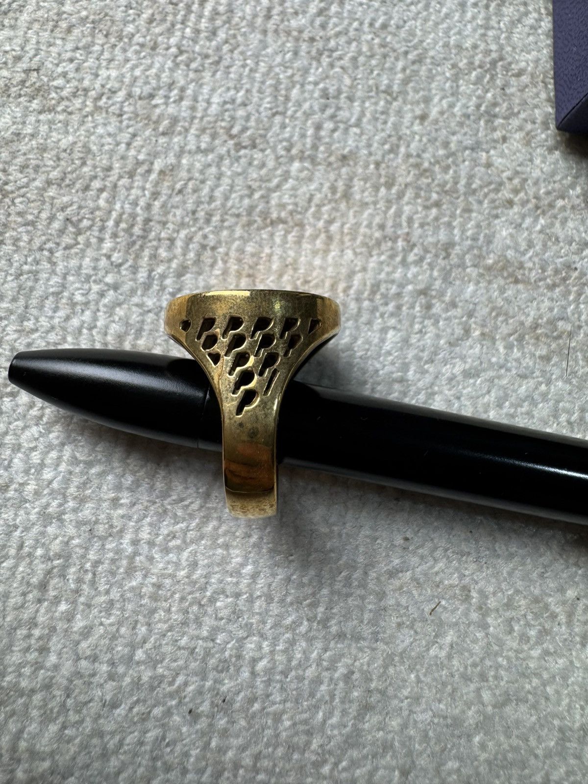 Palace We are 1 sovereign ring Size ONE SIZE - 7 Thumbnail