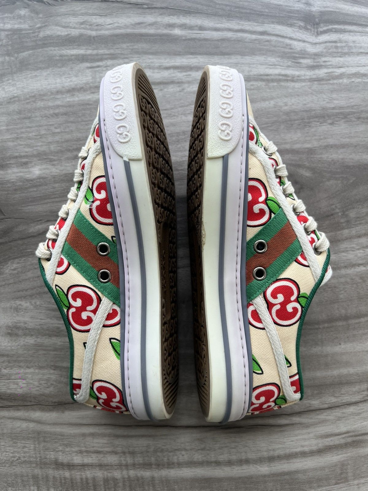 Gucci WORN ONCE Gucci 1977 GG Apple Print Size 5.5 Women’s (EU 36) Size US 5.5 / IT 35.5 - 4 Thumbnail