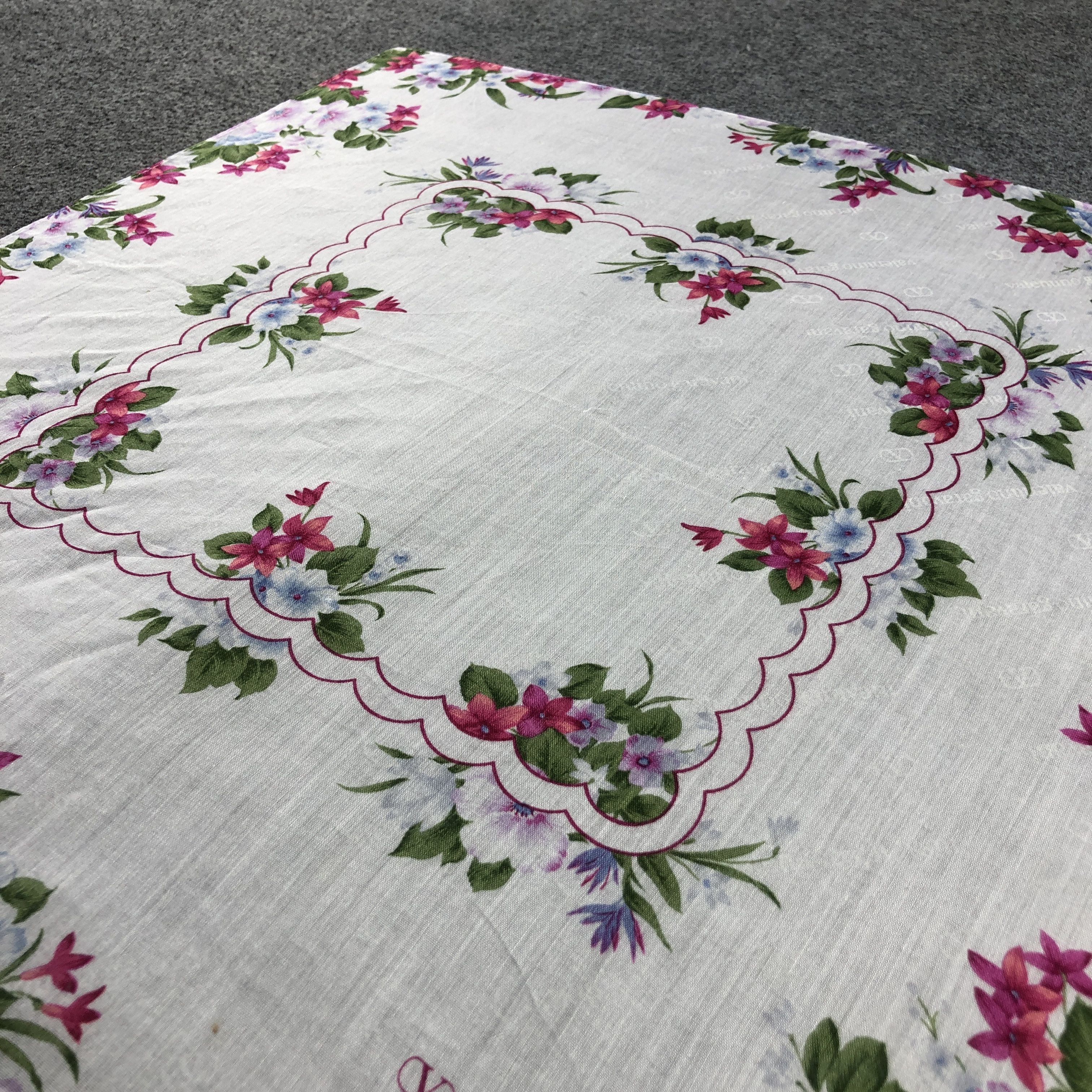 Vintage ValenTINO GarAVANI Handkerchief Neckerchief Bandana H2661 Size ONE SIZE - 3 Thumbnail