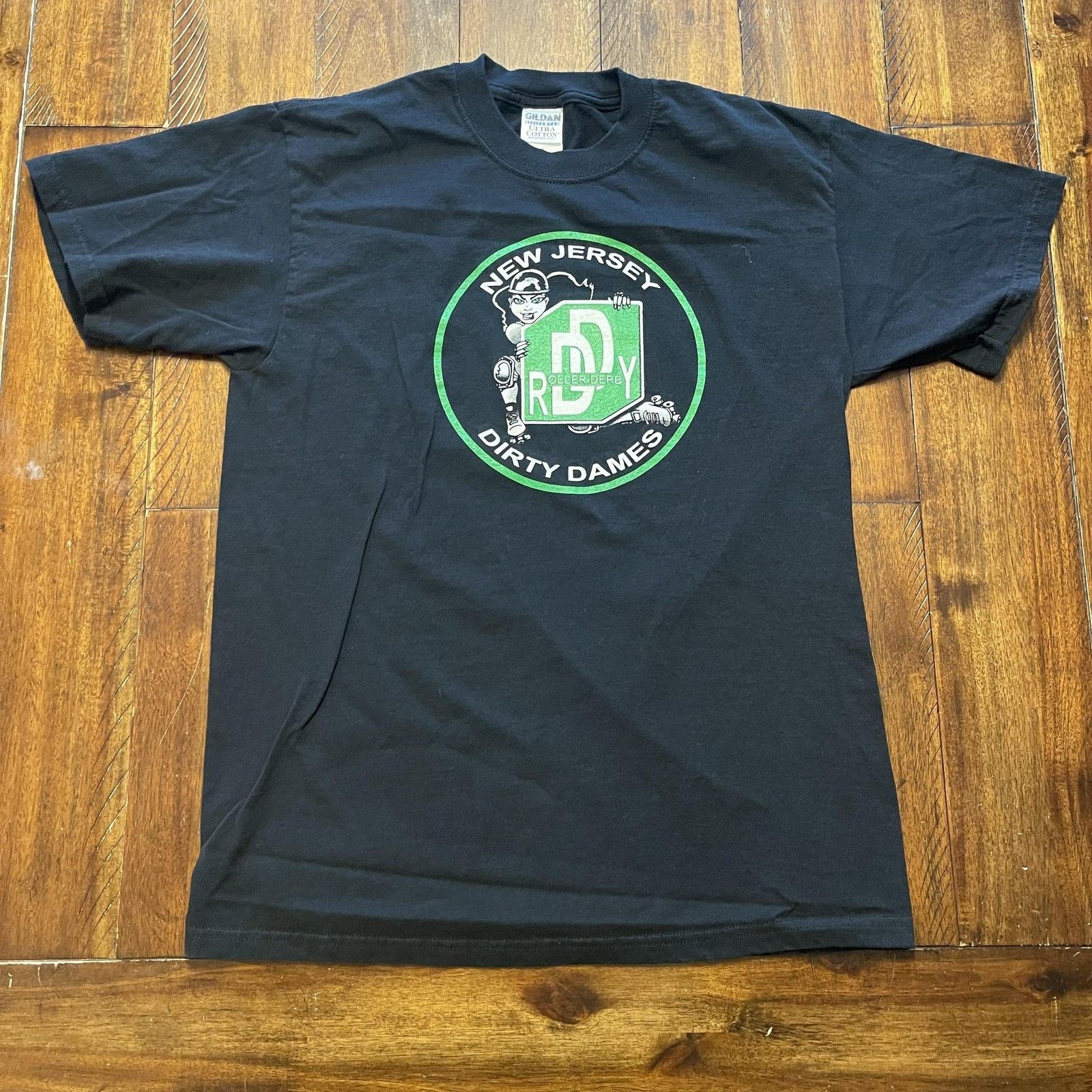 Gildan New Jersey Dirty Dames Shirt M Roller Derby Graphic T-Shirt Size US M / EU 48-50 / 2 - 2 Thumbnail