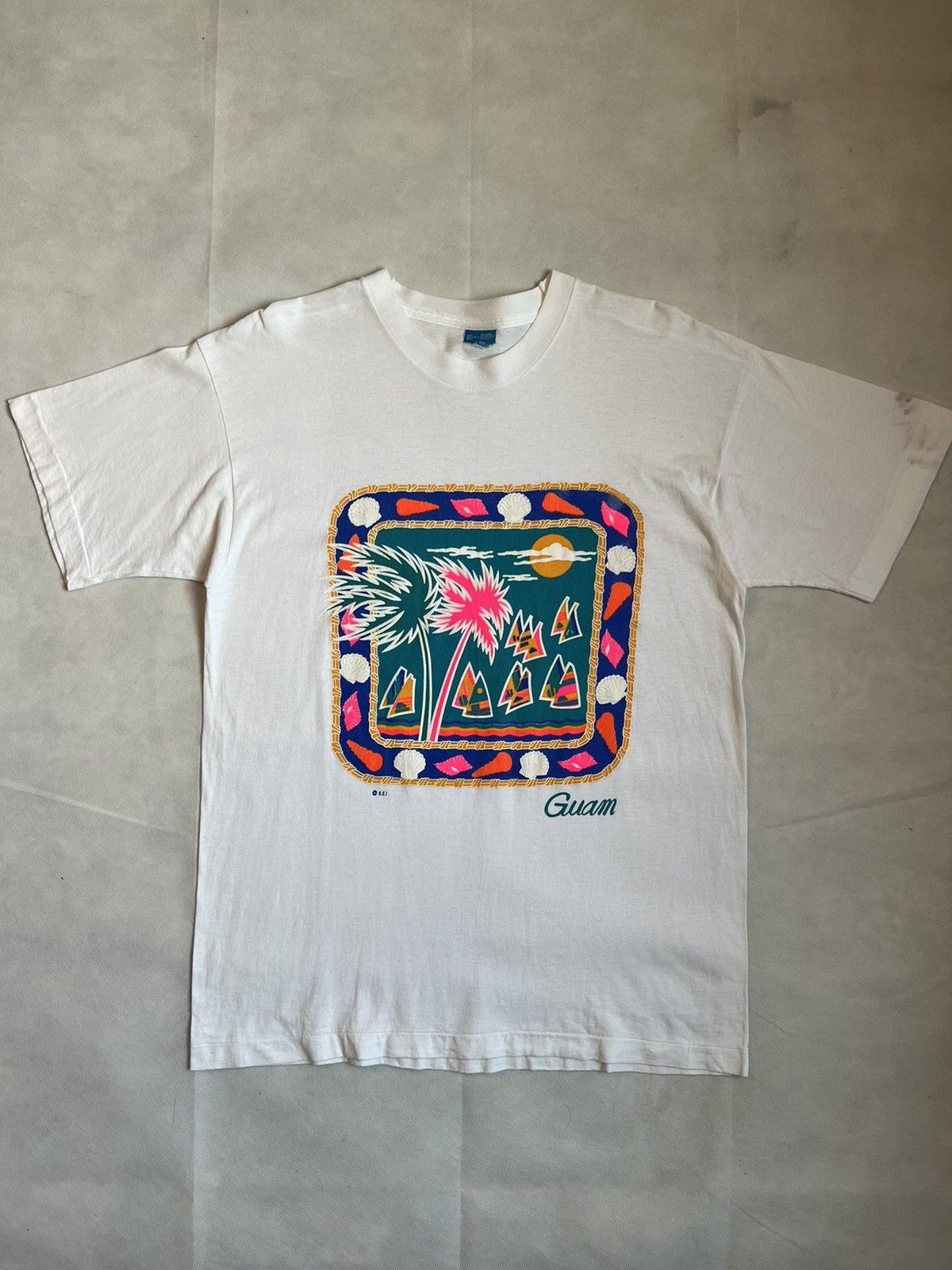 Vintage Vintage 90's Guam Graphic Art Hawaii Tees Size US L / EU 52-54 / 3 - 1 Thumbnail