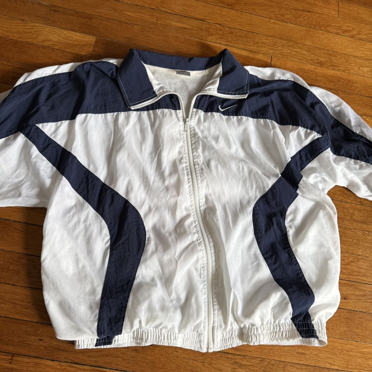 Nike Vintage Nike Windbreaker Light Jacket Size US L / EU 52-54 / 3 - 3 Thumbnail