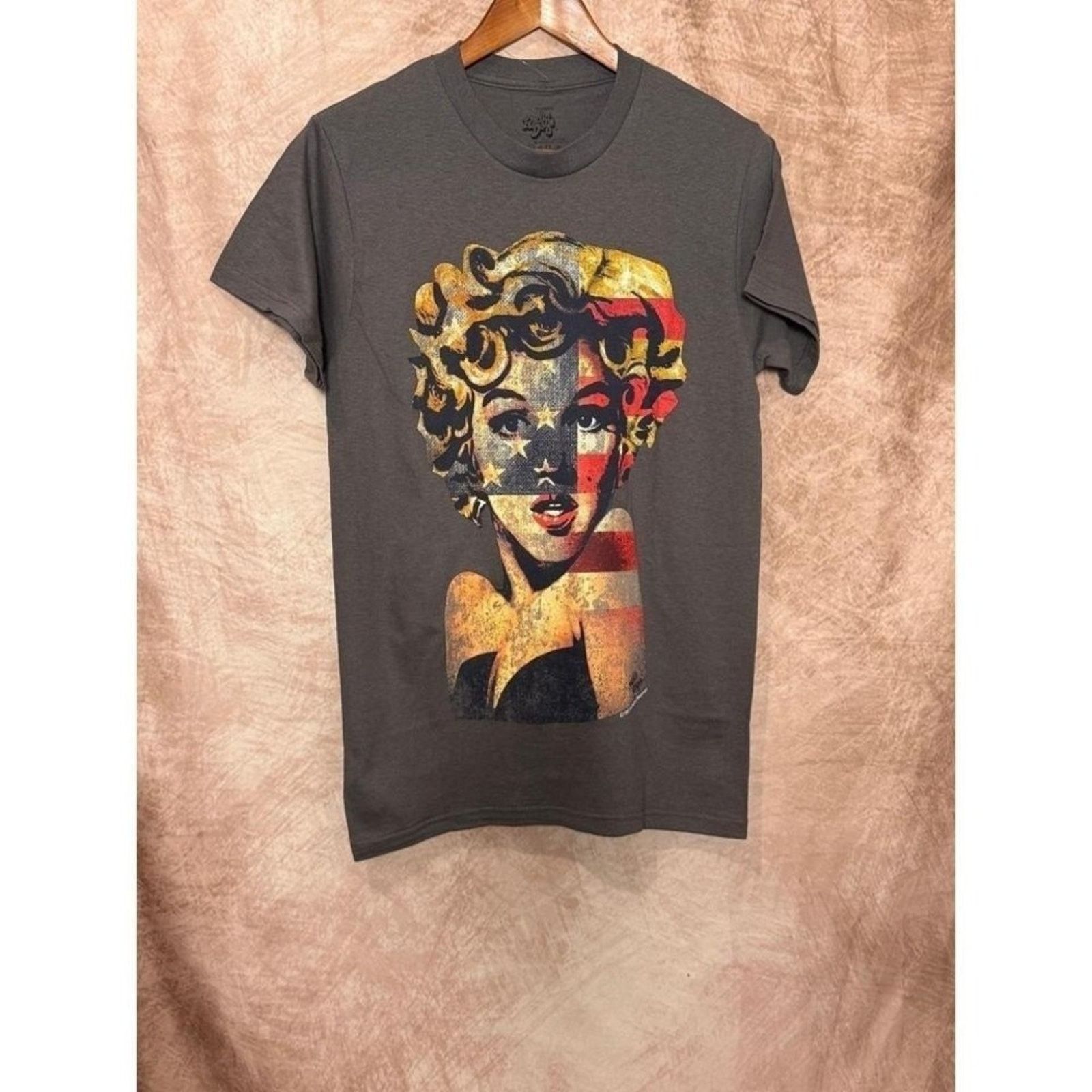 Other Radio Days Marilyn Monroe American Flag Tee Size S NWOT Size US S / EU 44-46 / 1 - 2 Thumbnail