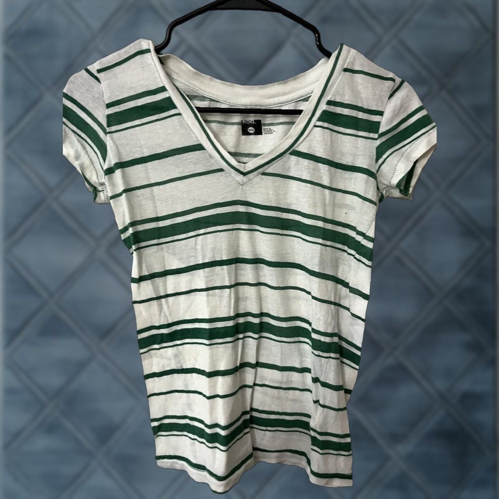Bdg BDG T-Shirt Women XS Green Striped Short Sleeve V-Neck Size XS / US 0-2 / IT 36-38 - 1 Thumbnail