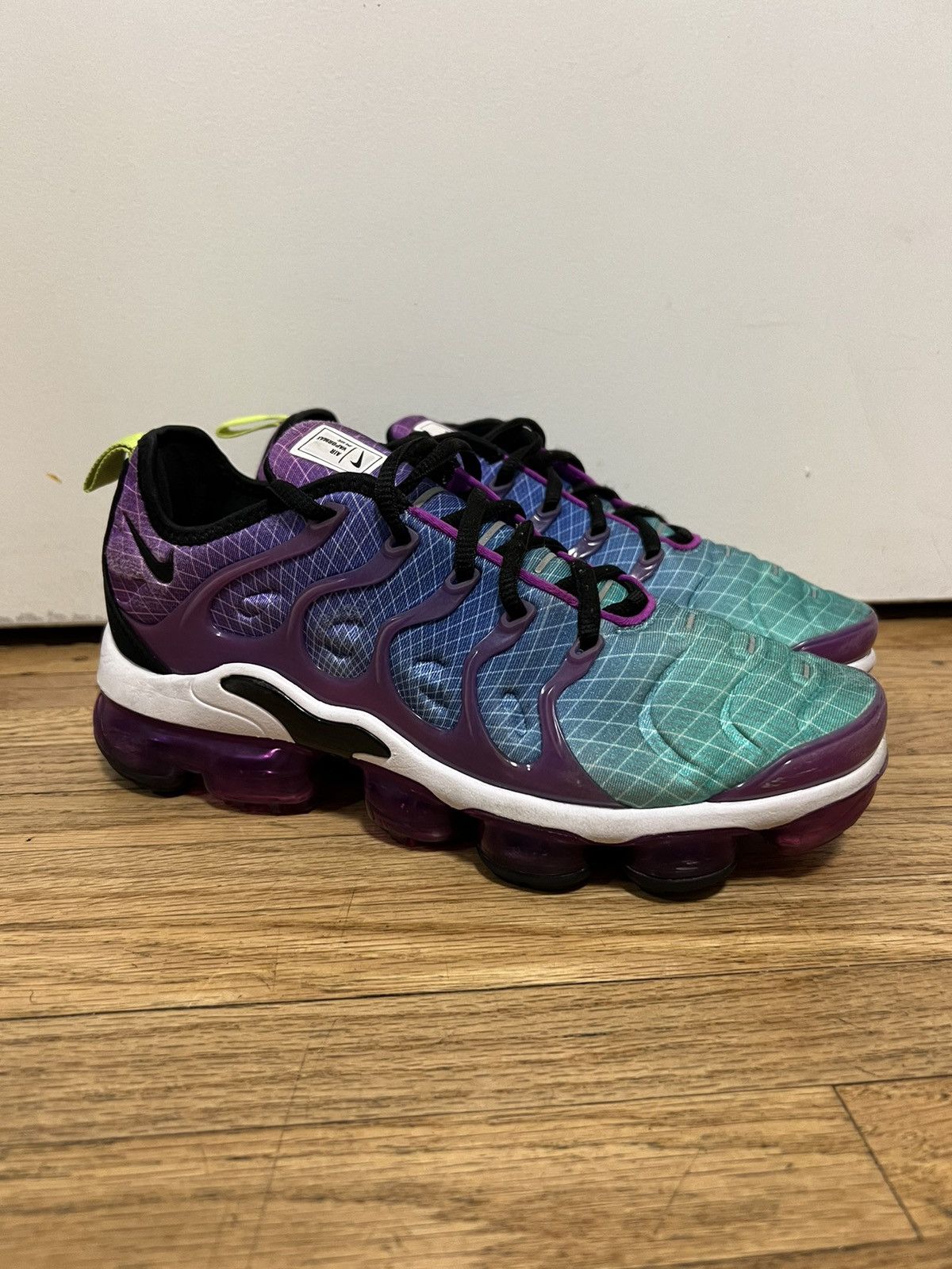 Nike vapormax plus hyper violet on sale