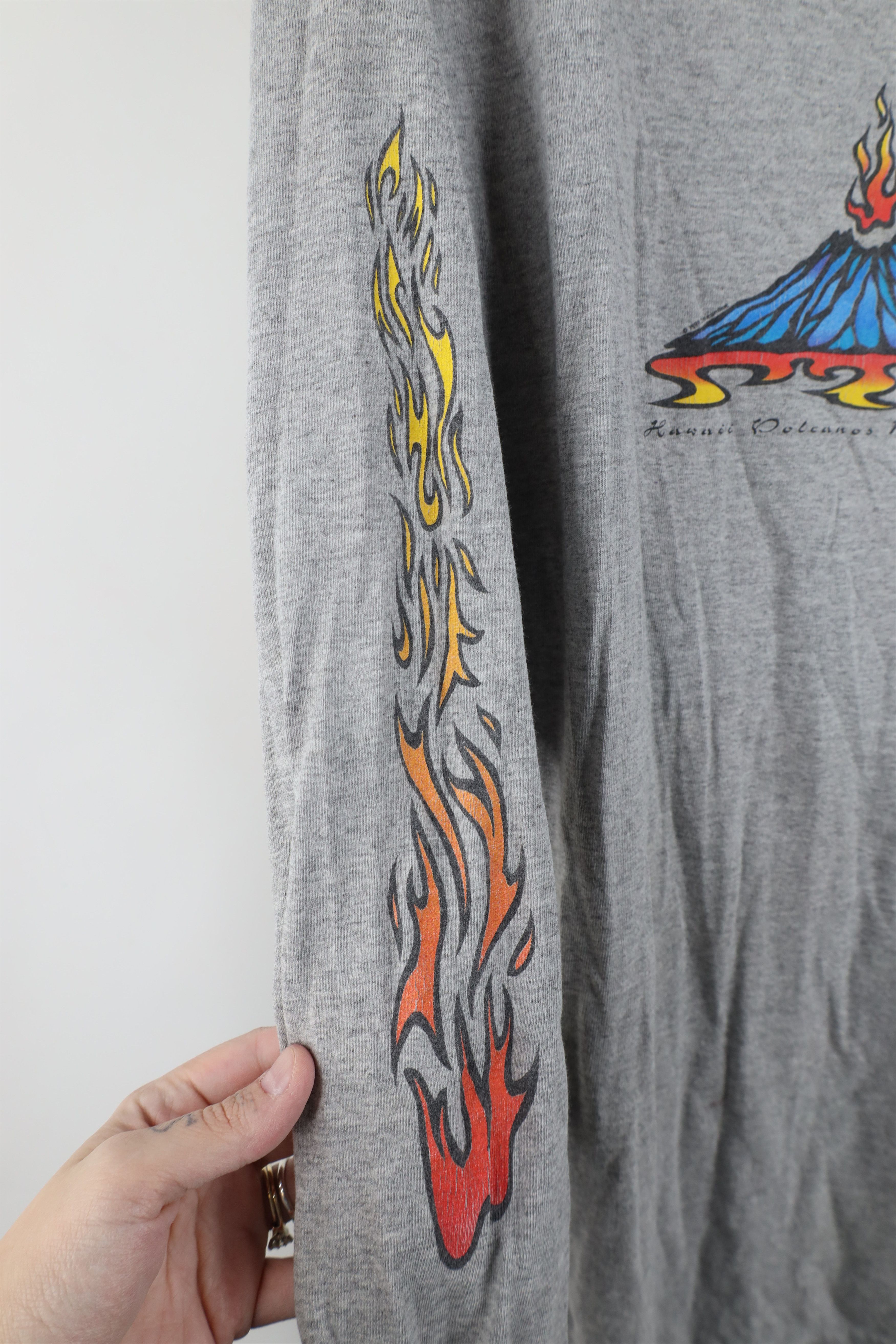 Vintage Vintage 90s Streetwear Flames Hawaii Volcanos T-Shirt USA Size US L / EU 52-54 / 3 - 6 Thumbnail