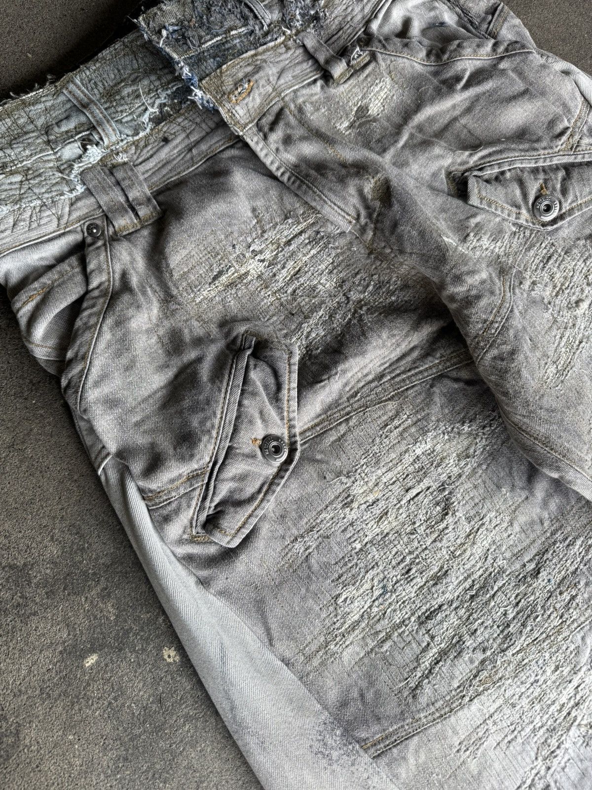 Japanese Brand Distressed Grey Textured Cargo Flare Denim Size US 32 / EU 48 - 2 Thumbnail