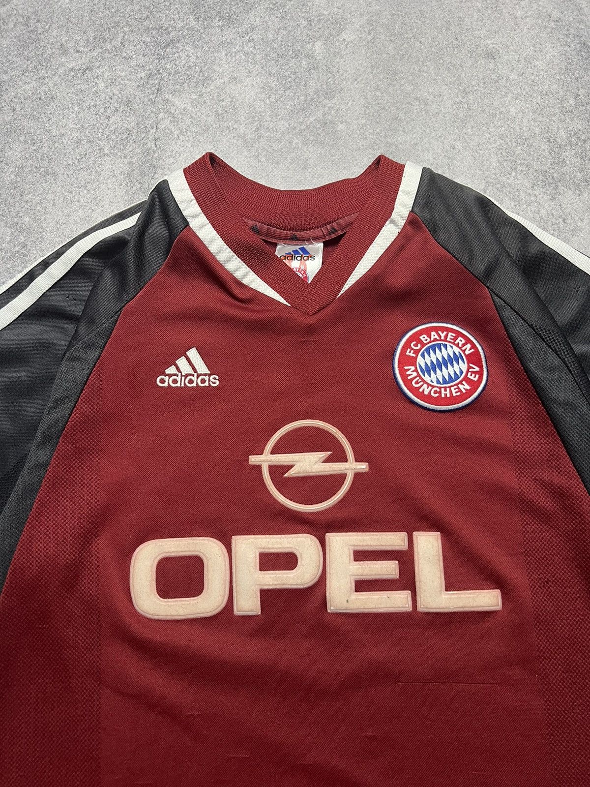 Vintage Vintage Adidas FC Bayern Munchen 2000-2001 Home Jersey Size US XS / EU 42 / 0 - 4 Thumbnail