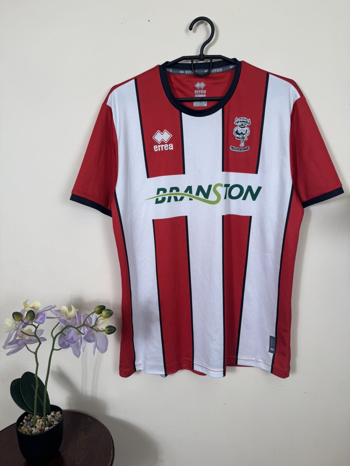 Errea Lincoln City Jersey Home Soccer football 2022-23 Errea L Size US L / EU 52-54 / 3 - 5 Thumbnail