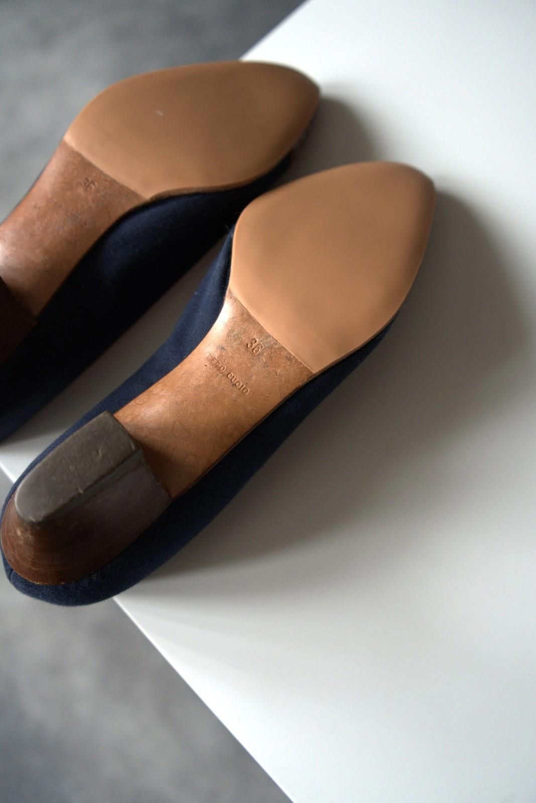 Prada 1990s Prada Crocodile Pointed Toe Kitten Heel Pumps US5 Size US 7.5 / IT 37.5 - 9 Thumbnail