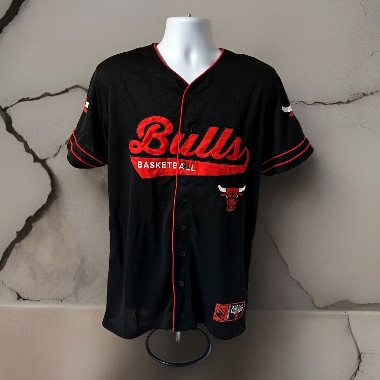 Vintage VINTAGE Chicago Bulls Button Up Jersey Men Medium Baseball Style Jersey Black Red Trim Size US M / EU 48-50 / 2 - 4 Thumbnail