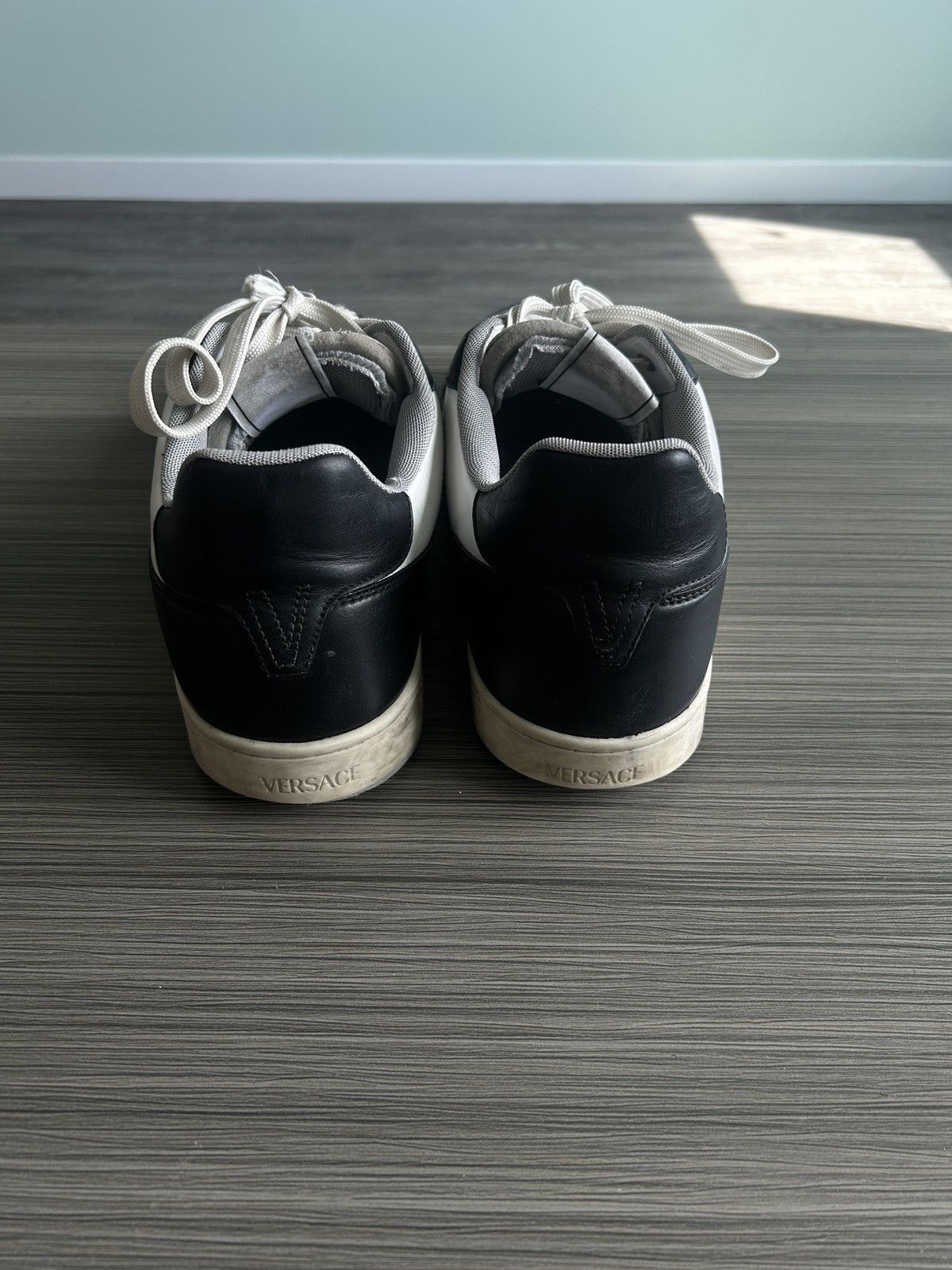 Versace Versace lowtop white and black sneakers Size US 11.5 / EU 44-45 - 4 Thumbnail