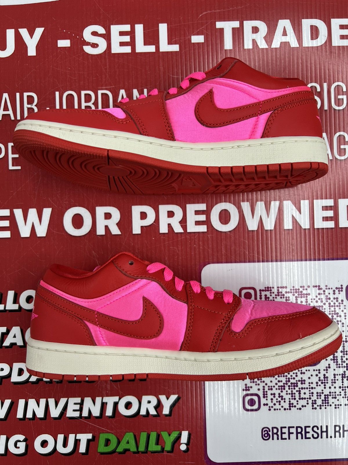 Nike Air Jordan 1 Low Pink Blas Size 8w/6.5y Size US 6.5 / EU 39-40 - 3 Thumbnail