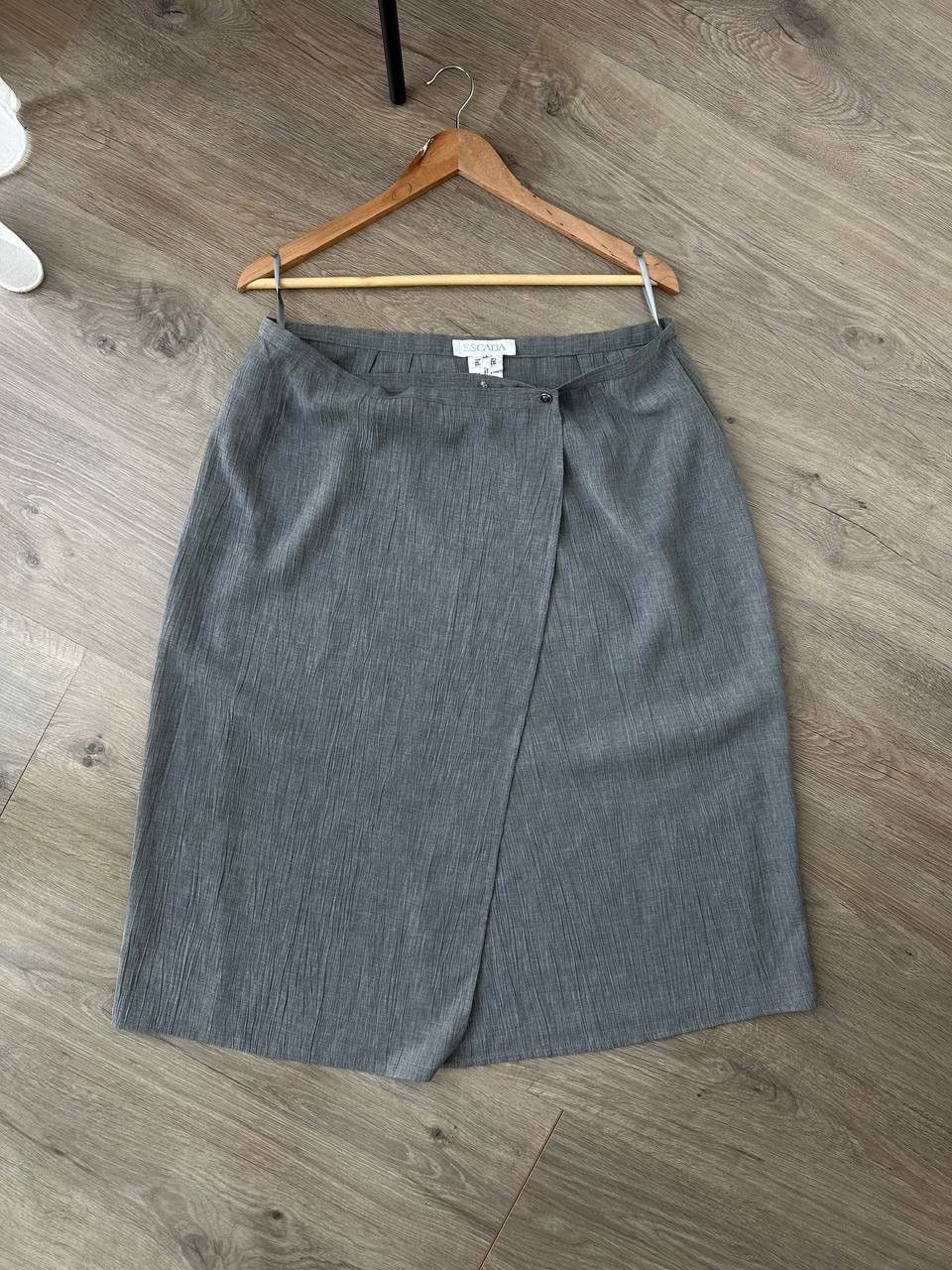 Escada × Vintage Vintage Escada Women’s Light Gray Skirt Size 32" / US 10 / IT 46 - 1 Thumbnail