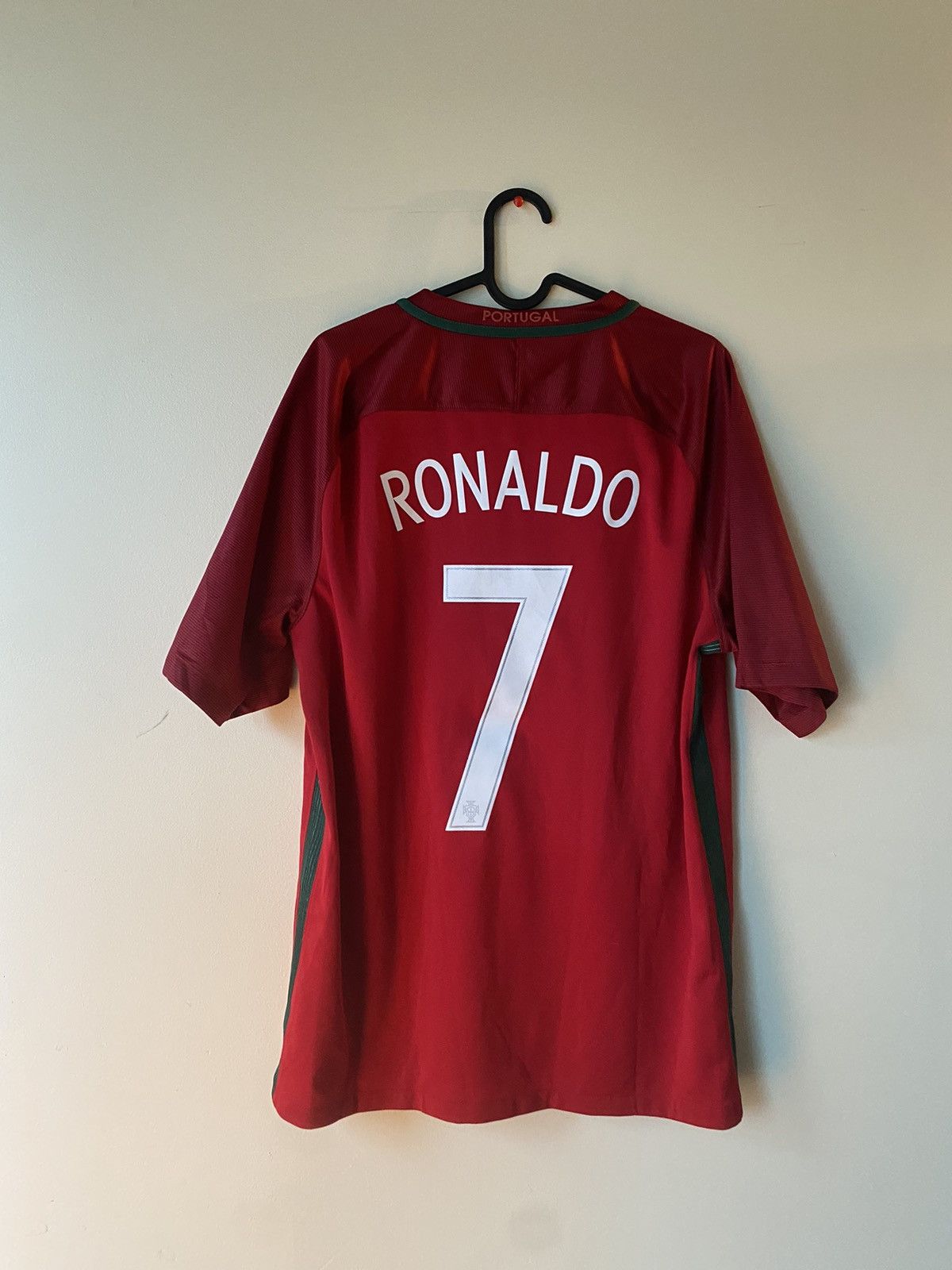 Nike Cristiano Ronaldo 2016 Portugal Jersey Size US M / EU 48-50 / 2 - 5 Thumbnail