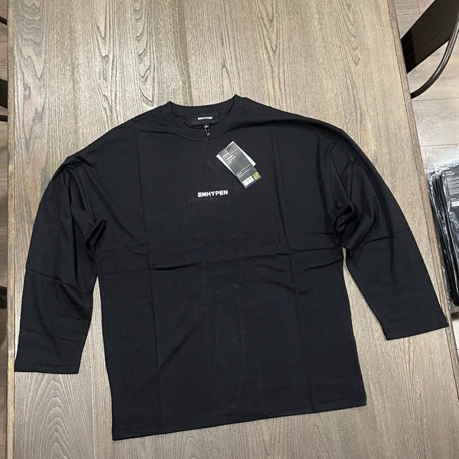 Vintage NWT Enhypen Band Dawn Dusk Black Long Sleeve T-Shirt Size L Size US L / EU 52-54 / 3 - 1 Thumbnail