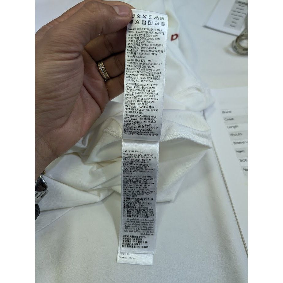 Balenciaga o1rshd1 Q:2 / Oversize Long Sleeve T-Shirt in White Size US XL / EU 56 / 4 - 12 Thumbnail