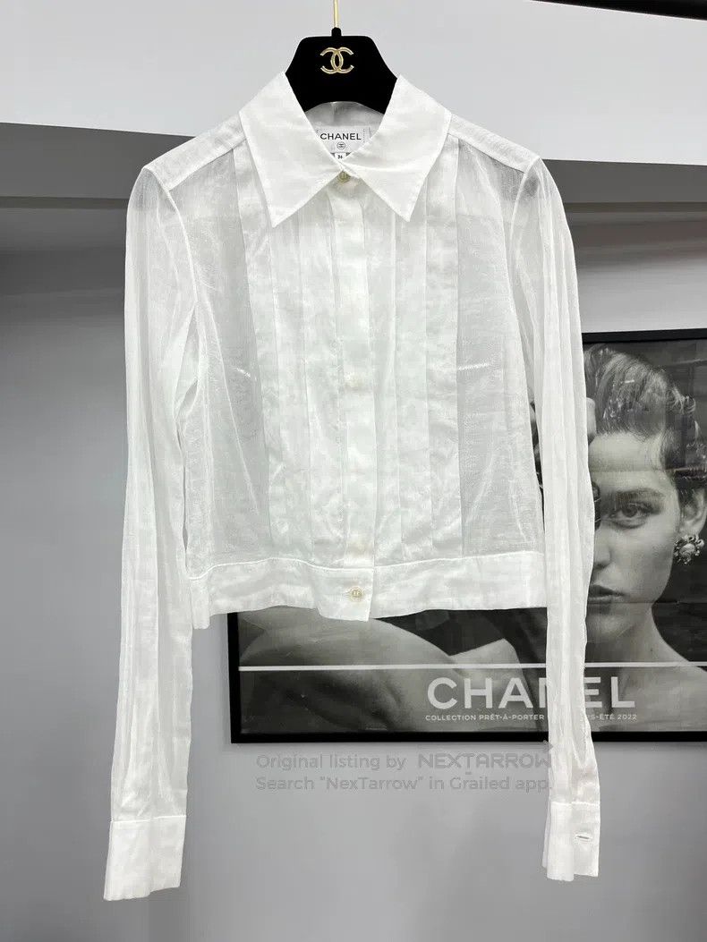 Chanel White lapel shirt