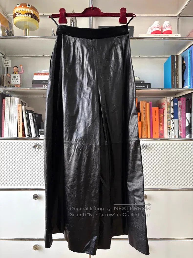 Chanel Chanel Black skirt pants with waist stitching velvet mater Size 24" / US 00 / IT 34 - 3 Thumbnail