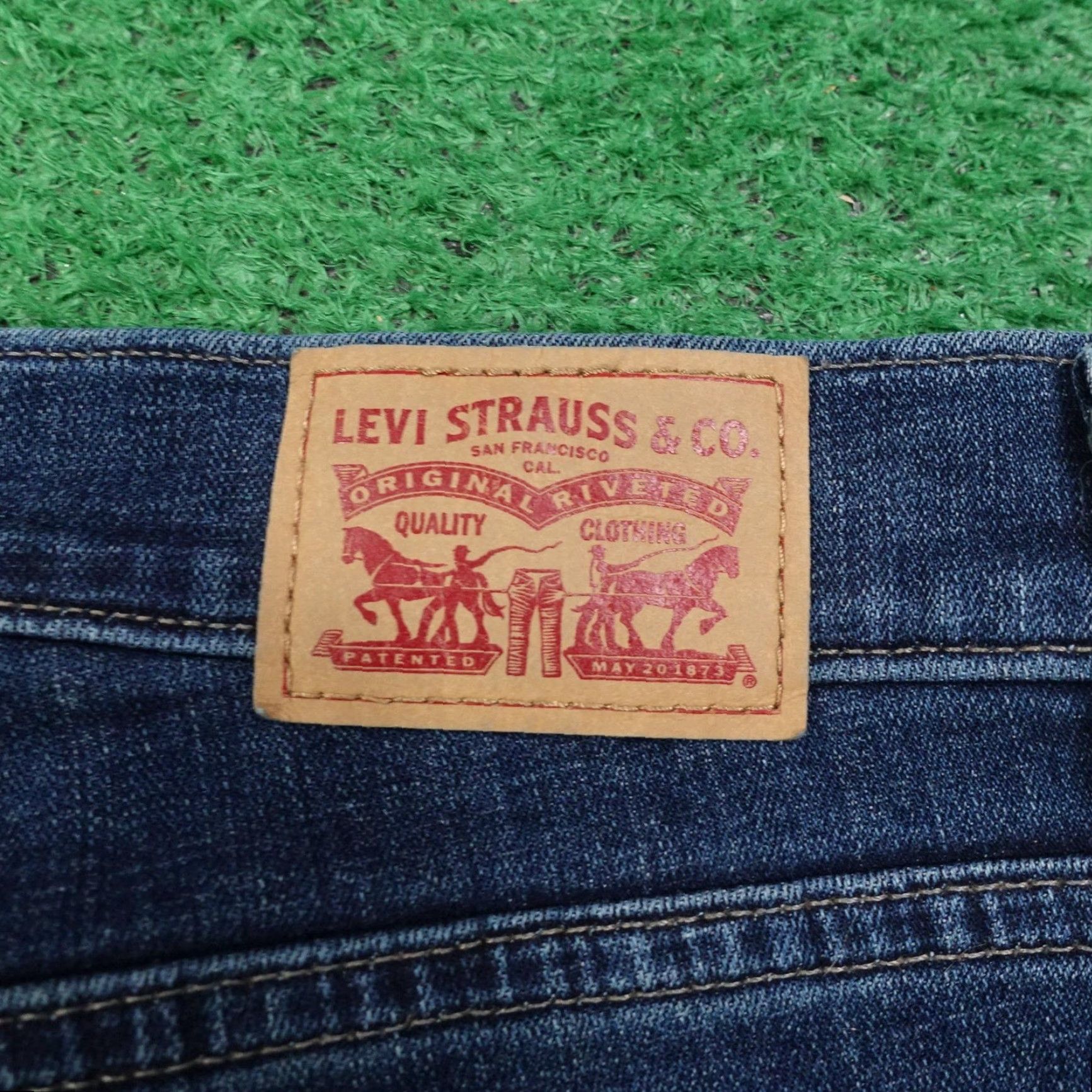 Levi's LEVI'S Vintage Women's Jeans 12 Blue Classic Straight Dark Wash Denim W31 L30 Size 34" / US 12 / IT 48 - 6 Thumbnail