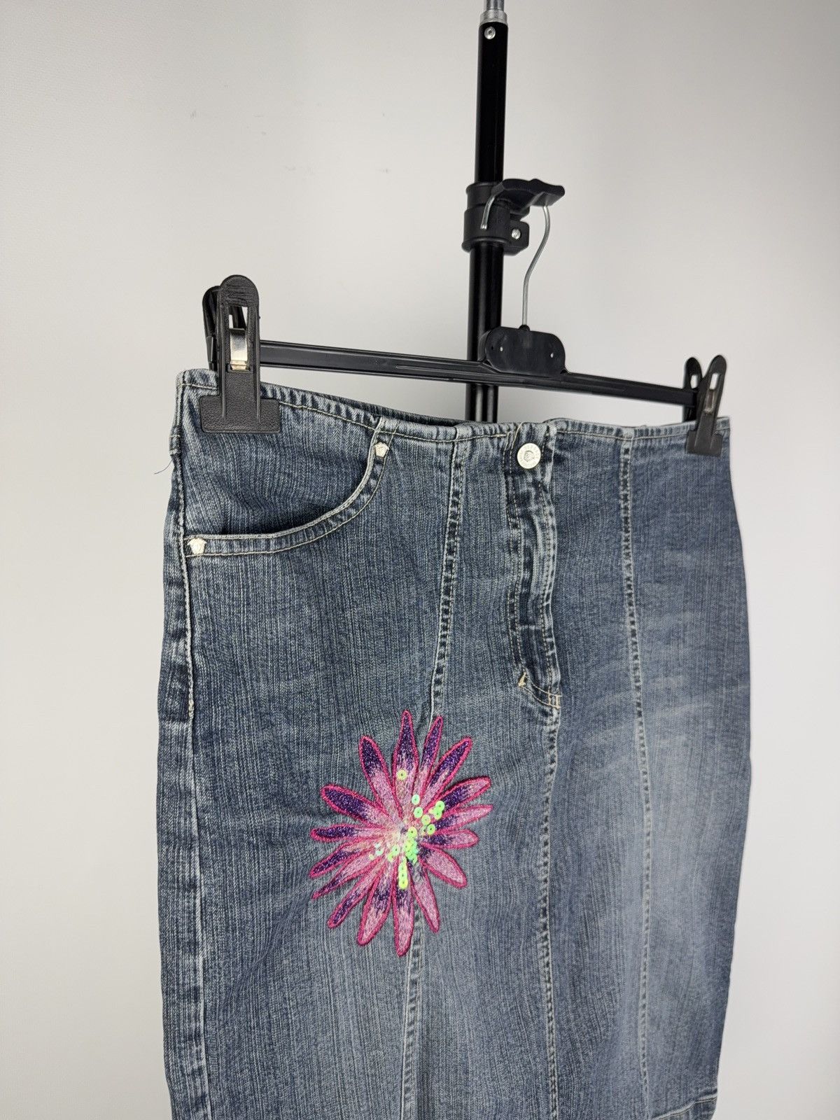 Versace × Versus Versace Vintage 90s Y2K VERSACE Luxury Italy Flower Denim Skirt Size 28" / US 6 / IT 42 - 2 Thumbnail