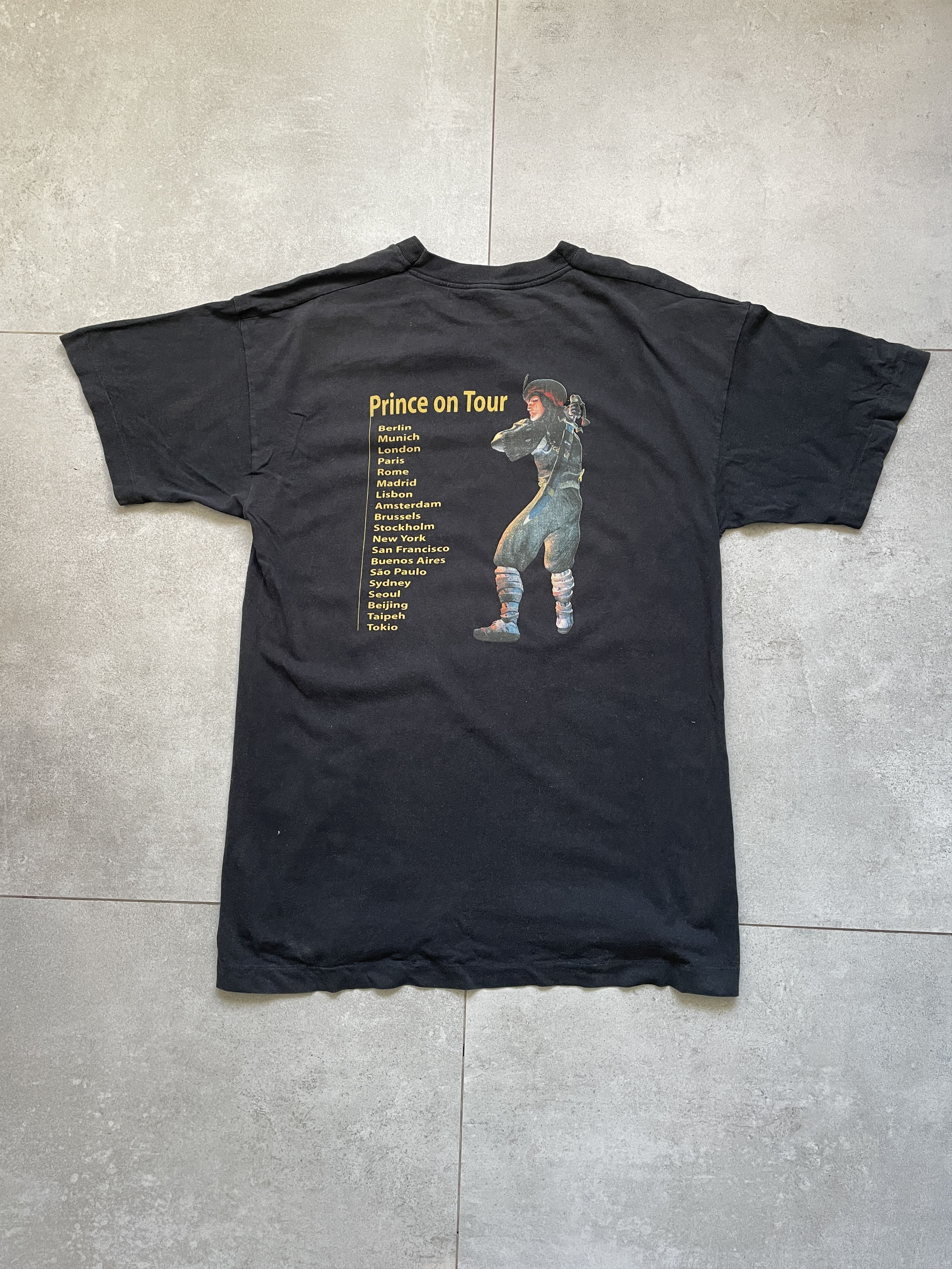Playstation VINTAGE PRINCE OF PERSIA ON TOUR 1 2D GAME WASHED BLACK TEE Size US M / EU 48-50 / 2 - 1 Thumbnail