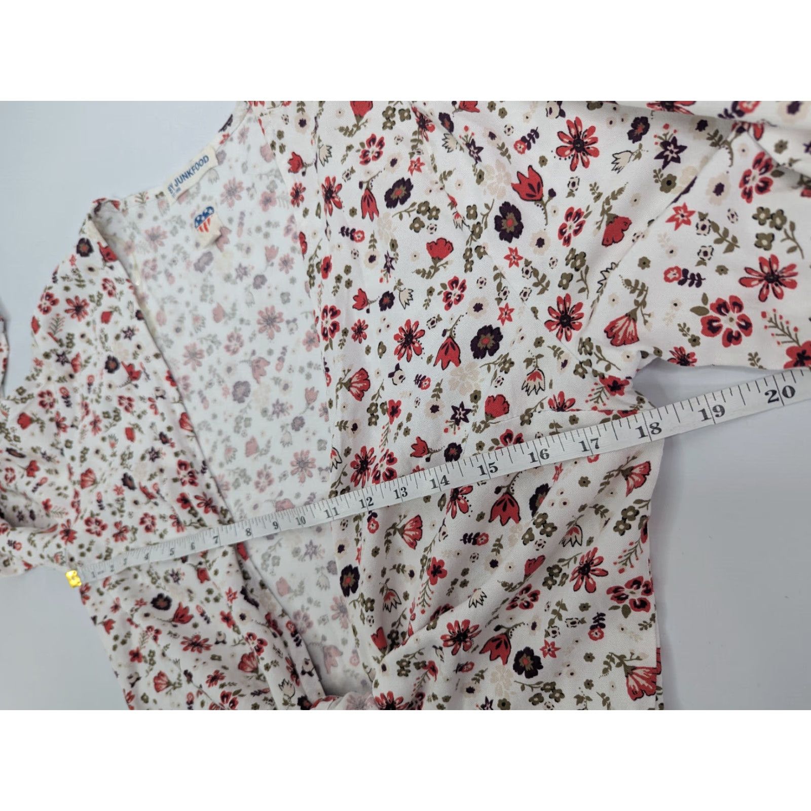 Junk Food Rock Junk Food Long Sleeve Crop Blouse Size M Tie Front Floral White/Red Womens Cropped Shirt Size M / US 6-8 / IT 42-44 - 5 Thumbnail