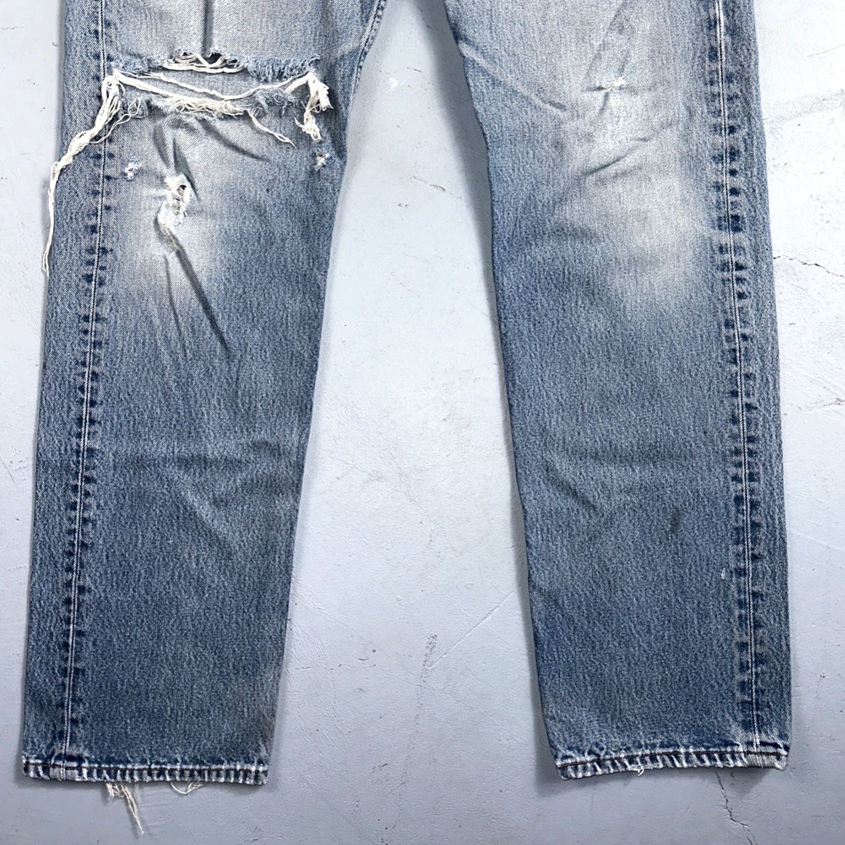 Levi's Levi's 501 Jeans Vintage 90s Straight Leg Light Wash Blue 38x34 Men Regular Maison? Size US 38 / EU 54 - 3 Thumbnail