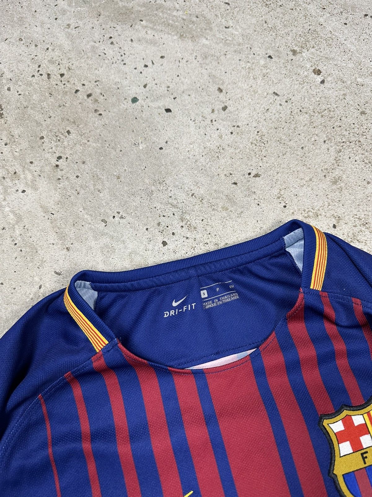 Nike Nike x FC Barcelona 2017/2018 Home Suarez #9 Jersey Size US S / EU 44-46 / 1 - 12 Thumbnail