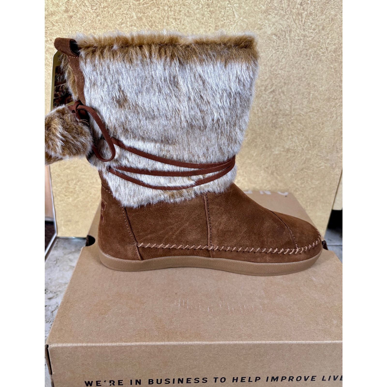 Toms NIB Toms Nepal Women's Rawhide Suede Boots Faux Hair Fur Size US 8.5 / IT 38.5 - 4 Thumbnail