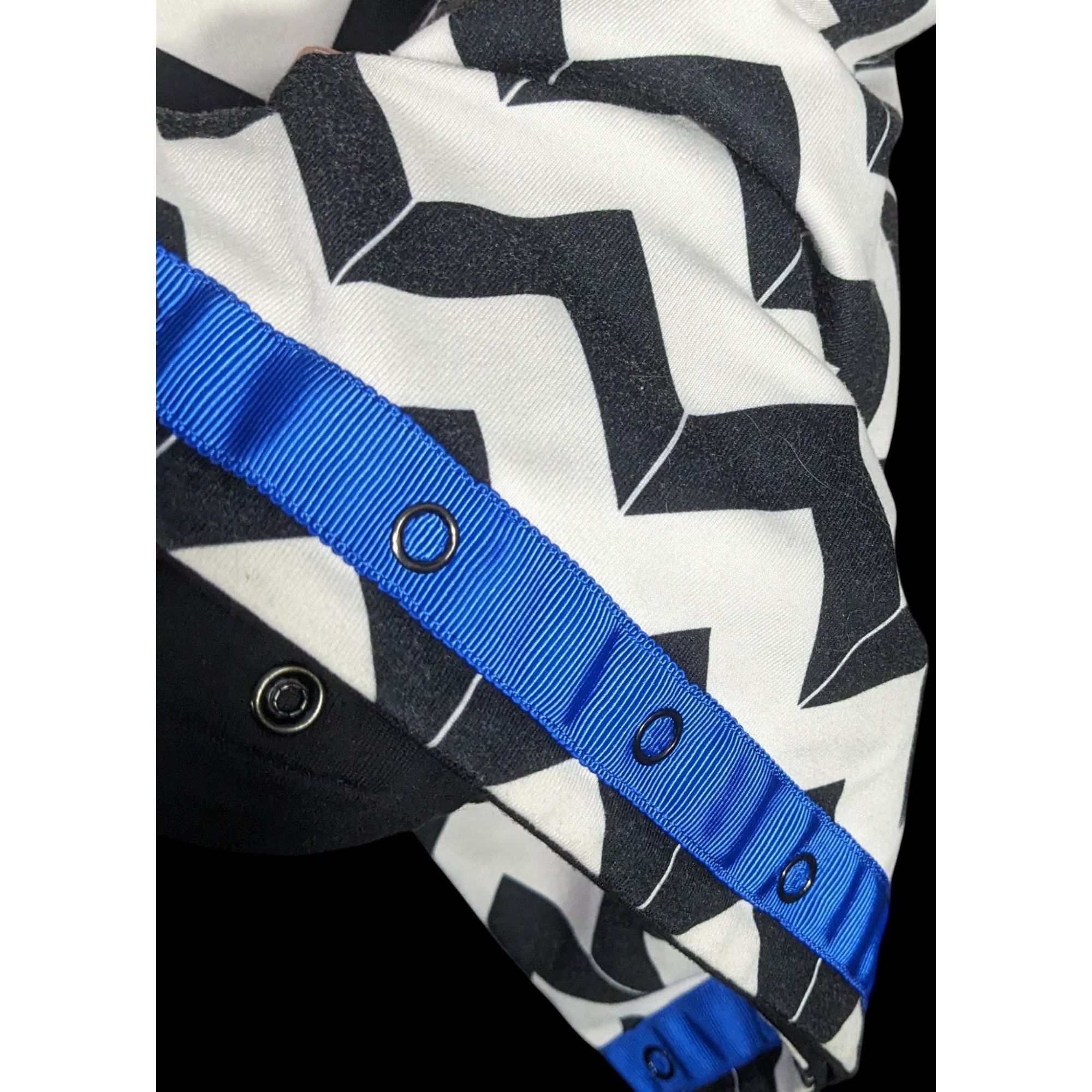 Lululemon Lululemon Vinyasa Scarf Chevron Black & White With Snap Deta Size ONE SIZE - 5 Thumbnail
