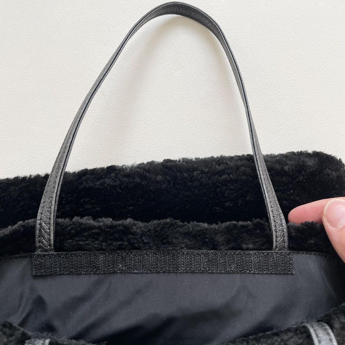 Miu Miu A/W 1999 Black Shearling Mini Hand Bag Size ONE SIZE - 10 Thumbnail