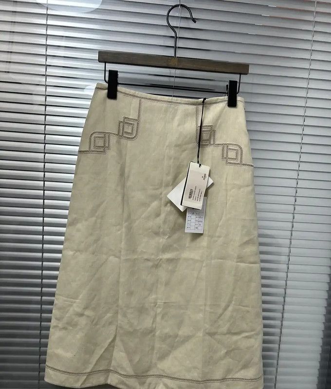Fendi Fendi Logo Midi Skirt in Beige Linen Blend 0089 Size 26" / US 2 / IT 38 - 1 Thumbnail