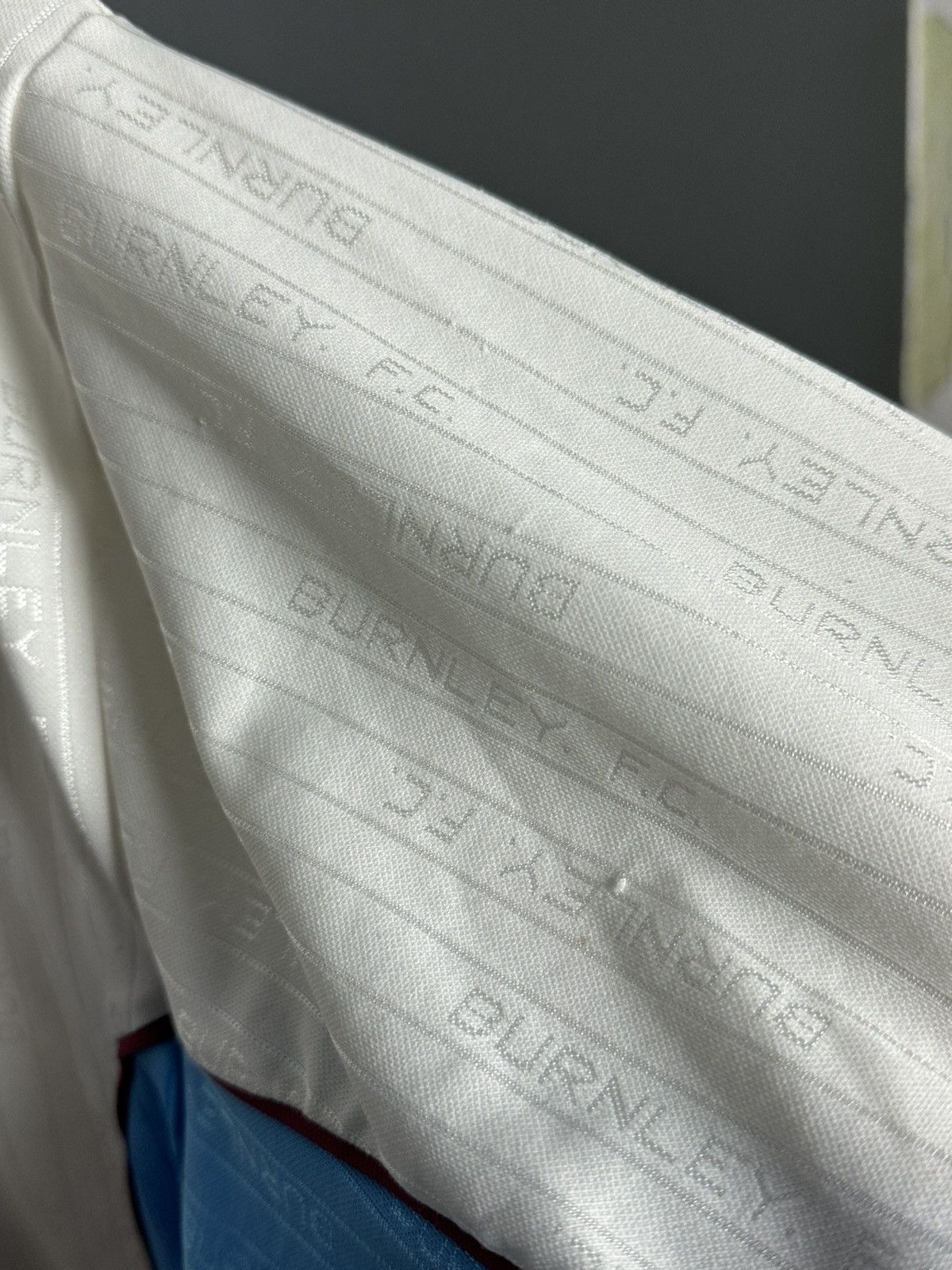 Other Burnley 99/00 Away Football Jersey Size US XL / EU 56 / 4 - 16 Thumbnail