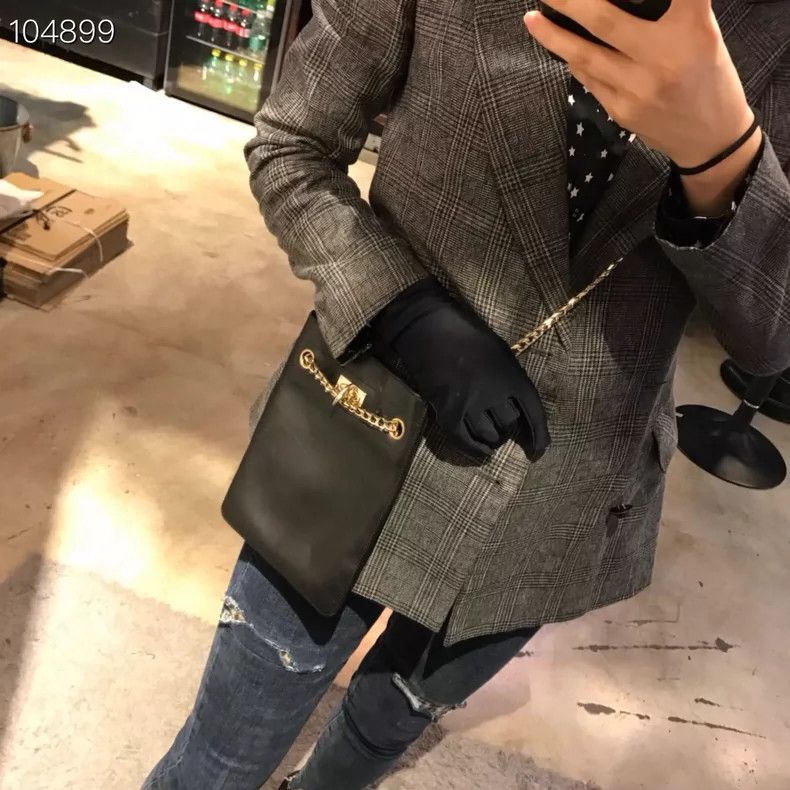 Givenchy Givenchy Chain Bag 067363D08 Black and Gold Overall Size ONE SIZE - 8 Thumbnail