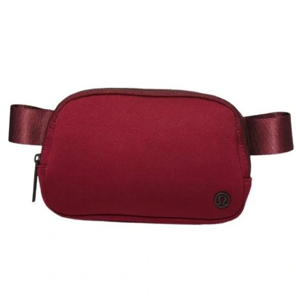 Lululemon hotsell Everywhere Belt Bag Red Merlot Fanny Pack 1L New With Tags