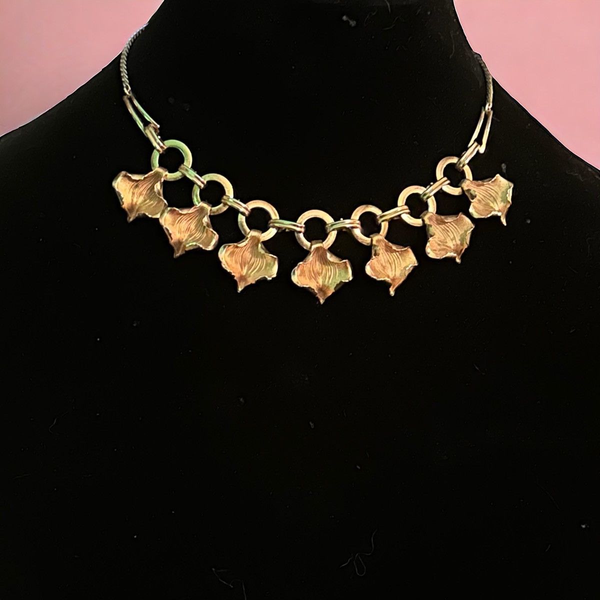 Vintage Vintage flower petal shaped dangle necklace Size ONE SIZE - 1 Thumbnail